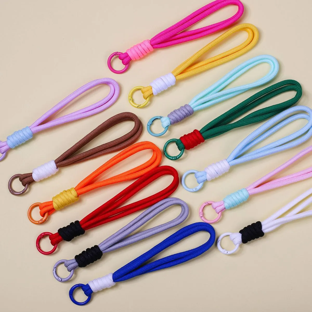 Anti-Loss Woven Phone Lanyard Short Length – Multifunctional Keychain for Speakers, Water Bottles & Keys, Handmade Color-Blocking Rope Strap
